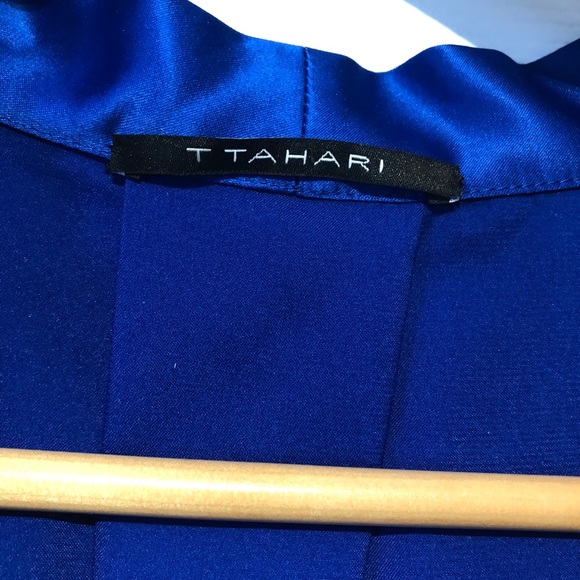 New, size M, Tahari blouse - Picture 6 of 10